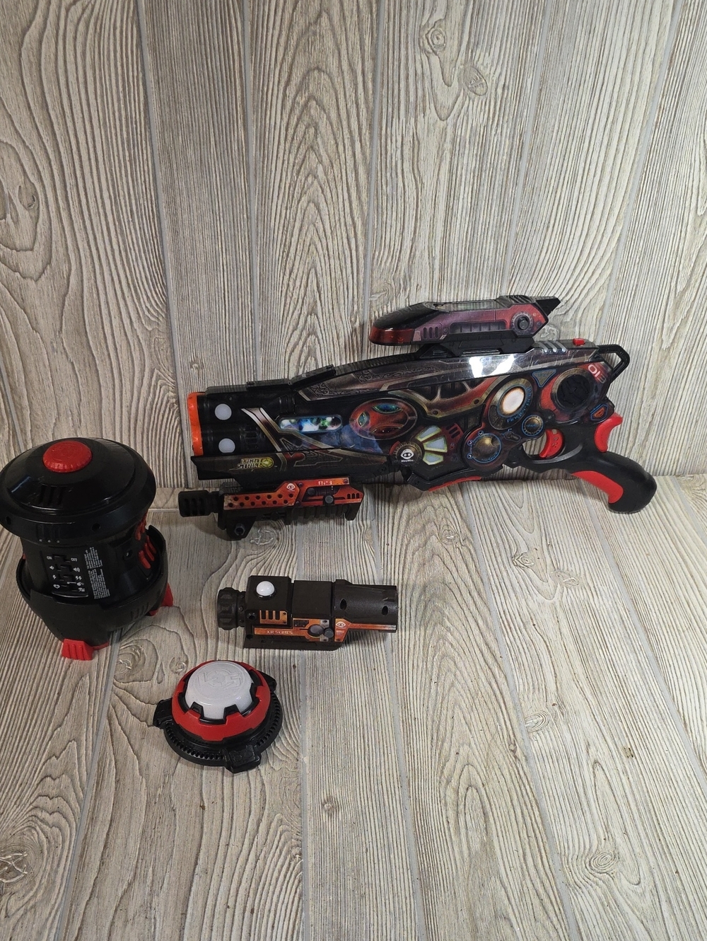 WowWee Light Strike 013 Assault Striker Laser Tag Blaster With Targets